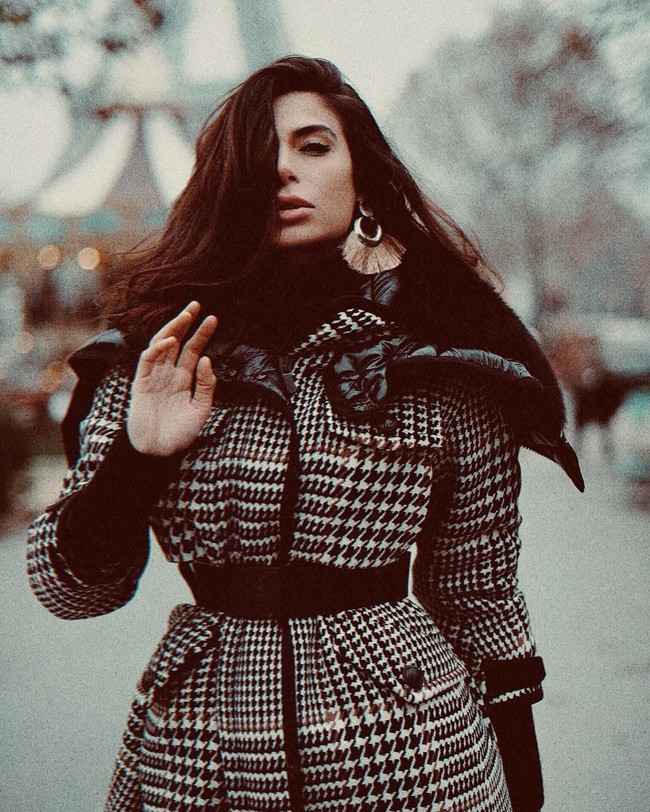 Aku bangga pada diriku sendiri karena aku tidak menjual tubuhku untuk bisa aman, menjadi sukses. Ini adalah mimpiku sejak kecil dan sekarang aku punya kesempatan untuk mencobanya. Setiap hari aku mengatakan pada diriku sendiri bahwa suatu hari aku akan mendapatkan apa yang aku inginkan, katanya lagi. (Foto: Instagram/@negzzia)