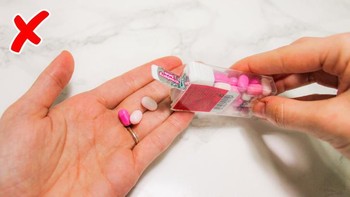 Nah, kemasan Tic Tac Toe seperti ini sebenarnya sudah memiliki mekanisme pengaturan agar tidak repot saat mengeluarkan permen. (Foto: Via Brightside)