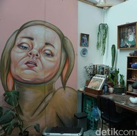 Pada akhir perjalanan menyusuri gang-gang Instagramable yang penuh dengan karya seni di Melbourne ini, Wolipop dan tim Kedubes Australia, mendatangi Blenders Studio, yang menjadi rumah untuk sejumlah seniman jalanan. Di Blenders Studio, para seniman bisa bekerja dan menjual karya mereka.  Foto: Eny Kartikawati/Detikcom
