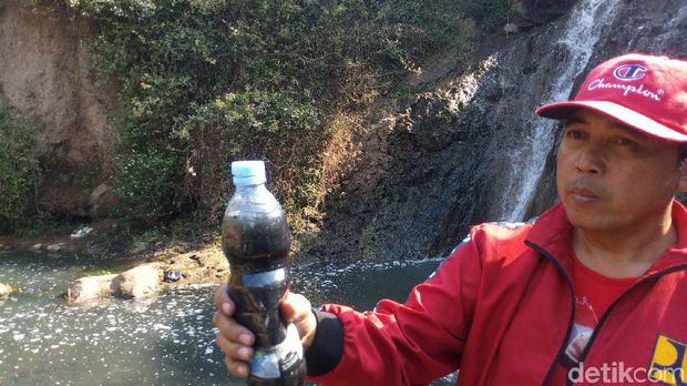 Pencemaran sungai di Desa Klepu, Kecamatan Pringapus, Kabupaten Semarang.