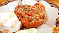 Geprek Bensu sudah tak asing lagi, cabangnya ada dimana-mana. Makin populer lagi karena pemiliknya artis ternama, Ruben Onsu. Menu andalannya ada ayam geprek dengan level pedas yang berbeda. Foto: istimewa