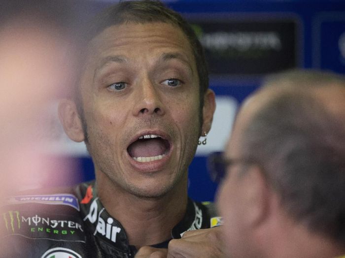 Pebalap Monster Energy Yamaha, Valentino Rossi, mengungkapkan penyebab finis podium di MotoGP Inggris. (Foto: Mirco Lazzari gp/Getty Images) Pebalap Monster Energy Yamaha, Valentino Rossi, mengungkapkan penyebab finis podium di MotoGP Inggris. (Foto: Mirco Lazzari gp/Getty Images)
