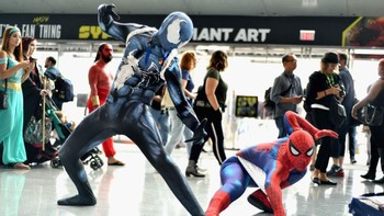 Aksi para cosplayer ini sudah mirip yang asli belum? (Foto: Noam Galai/Getty Images for New York Comic Con)