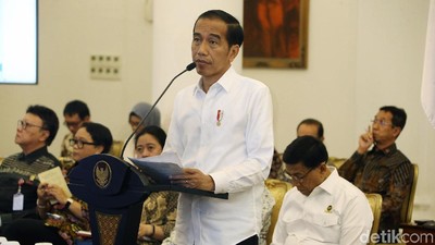 Jokowi Gelar Sidang Kabinet Paripurna Bahas Ekspor Impor