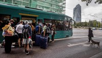 Pada Minggu (7/7) sore waktu setempat, otoritas Frankfurt menyatakan bom bekas PD II ini berhasil dijinakkan. Kami melakukannya! Bom Perang Dunia II di wilayah Ostend telah dijinakkan oleh tim penjinak bom. Pemblokiran jalan dan pemberlakuan zona evakuasi telah dicabut, sebut Dinas Pemadam Kebakaran Kota Frankfurt dalam pernyataan via Twitter. Foto: AP Photo/Michael Probst