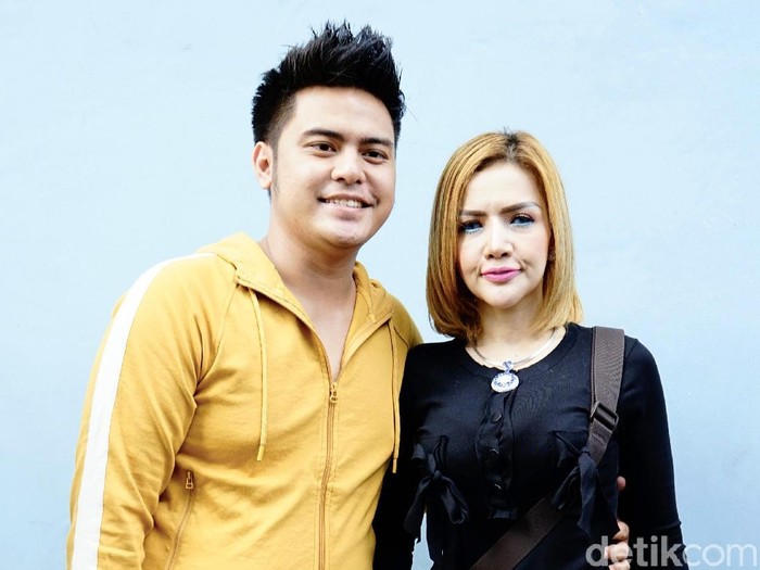 Galih Ginanjar dan Barbie Kumalasari Galih Ginanjar dan Barbie Kumalasari saat ditemui di studio Trans TV.