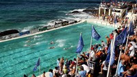 Perlombaan renang pertama di Eropa dimulai sekitar tahun 1800 setelah dibangunnya kolam renang. Sejak itu renang dijadikan cabang olahraga. Gettyimages.