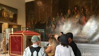 Banyak area bisa dilihat di sini, dari mulai ruang kerja raja hingga ruang tidur. Ada juga gereja di dalam istana, hingga aula besar yang sangat mewah. (Angga Aliya/detikcom)
