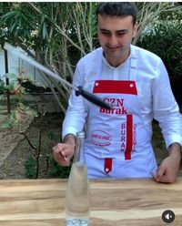 2 Chef Turki Kompak Ikutan Bottle Cap Challenge, Mana yang Paling Seru?