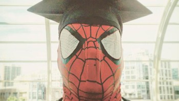 Spider-Man jadi salah satu sosok yang rutin jadi pilihan cosplayer di ajang-ajang Comic Con. Salah satunya yang memakai toga ini. (Foto: Jason Kempin/Getty Images)