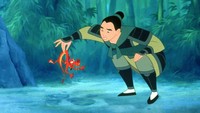 Karakter tersebuta adalah Mushu, naga kecil yang jadi sahabat sekaligus mentor dari Mulan. Dok. Walt Disney Pictures