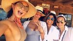 Ulang Tahun, Olivia Munn Pamer Foto Seksi hingga Naik Kuda di Pantai