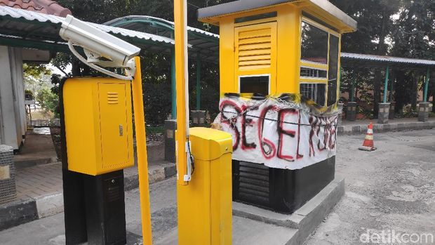 Mahasiswa menolak kebijakan parkir di PNJ 