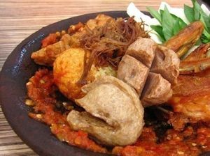 Asli Indonesia! Ada Penyetan Surabaya hingga Rica Manado yang Pedas Mantap
