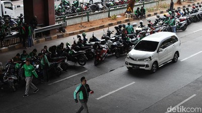 Lagi, Ojol Kuasai Jalan Mangga Dua