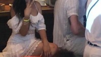 Niat hati memfoto momen Shawn dan Camila yang di kafe berdua, eh Camila malah sadar kamera. Foto: Istimewa