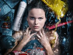 Potret Manusia dan Sampah Laut