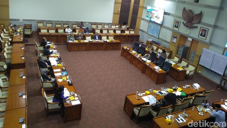 Presiden Jokowi Diminta Tunda Pelantikan Komisioner KPI Presiden Jokowi Diminta Tunda Pelantikan Komisioner KPI
