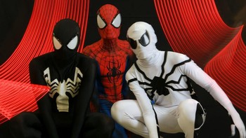 Sosok-sosok tak asing dari Spider-Verse. Hapal dong nama-namanya. (Foto: Mike Coppola/Getty Images)
