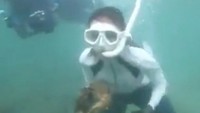 Ia menangkap kerang laut raksasa yang ternyata dilindungi. Dok. Instagram