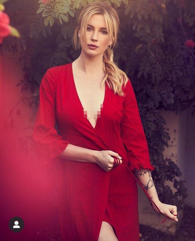 Tahun lalu, Ireland sendiri tampil sebagai model di Vanity Fair, Elle, dan Marie Claire. Foto: Instagram @irelandbasingerbaldwin