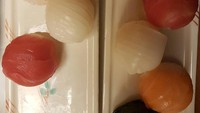 Di balik tampilan sushi unik dan menggiurkan ini, Sutopo memberi keterangan kocak. Sushi bulat rasa tahu bulat, katanya. Foto: Twitter dan Instagram Sutopo Purwo Nugroho