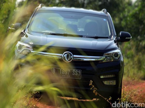 DFSK Glory 560 Siap Saingi Toyota Rush