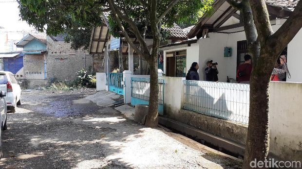 Pria Curi Motor dan 50 Paket Milik Kurir Ekspedisi Terekam CCTV