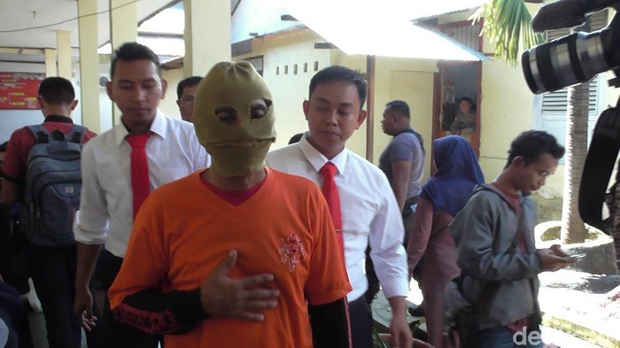 Kepala Desa Monano Selatan, Gorontalo Utara, ditahan Polres Gorontalo. Pria bernama Azis Said itu diduga menggarong Dana Desa 2018.