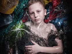 Potret Manusia dan Sampah Laut