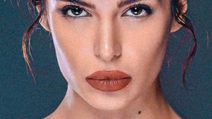 Potret Model Iran yang Jadi Gelandangan di Paris karena Berpose Seksi