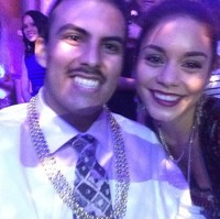 Vanessa Hudgens menyempatkan waktunya untuk menjadi pasangan Cesar Guerro di pesta prom. Bukan tanpa alasan, bintang High School Musical itu melakukannya sebagai dorongan semangat bagi Cesar yang sedang melawan kanker. Keduanya bertemu atas inisiasi badan amal The Art of Elysium. (Foto: Instagram)