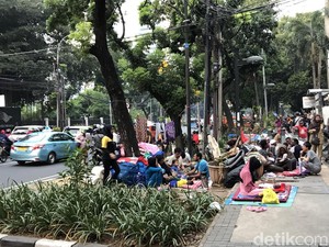 Sampai Kapan Pencari Suaka Tinggal di Trotoar Ibu Kota?