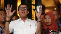 Hakim MA memutuskan tetap menghukum Baiq Nuril dengan hukuman penjara selama 6 bulan dan denda Rp 500 juta subsider 3 bulan kurungan.