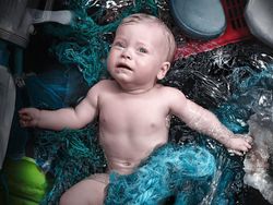 Potret Manusia dan Sampah Laut