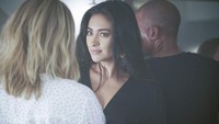 Shay berperan sebagai Peach Sallinger dan hanya tampil dalam 6 episode. Dok. Warner Bros