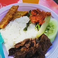 Uenak Poll! Nasi Becek dan Nasi Tempong Khas Jawa Timur