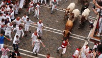 Di bulan Juli warga Kota Pamplona, Navarra, Spanyol, akan turun ke jalan untuk menggelar Festival San Fermin yang legendaris. Susana Vera/Reuters.