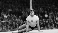 Seorang yang bernama Frederik Jahn mengkombinasikan gerakan senam dengan pertunjukan patriotik hingga senam menjadi salah satu cabang olahraga yang dalam bahasa Inggris ‘gymnastics’. Gettyimages.