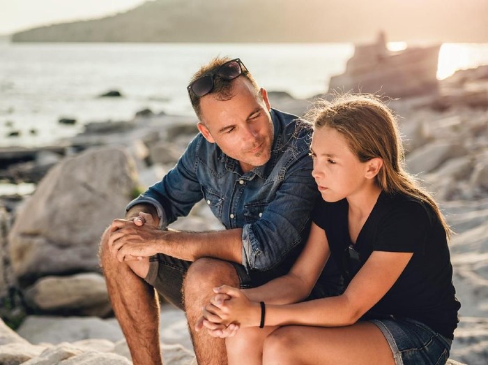 Ilustrasi seorang ayah dan putrinya. (Foto: iStock) Ilustrasi seorang ayah dan putrinya. (Foto: iStock)