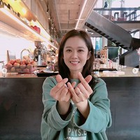 Artis Korea satu ini dikenal sebagai pemilik wajah baby face. Sebelum beranjak 40 tahun, Jang Nara membintangi drama Korea Sell Your Haunted House bersama Yonghwa CNBLUE. Dia berperan sebagai seorang pengusir setan yang menjual rumah setelah ‘bersih-bersih’. Foto: dok. Instagram @nara0318