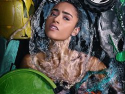 Potret Manusia dan Sampah Laut