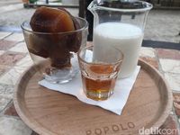 Popolo: Santai Menikmati Caffe Cubo dan Brownies di Rumah Kaca Mungil