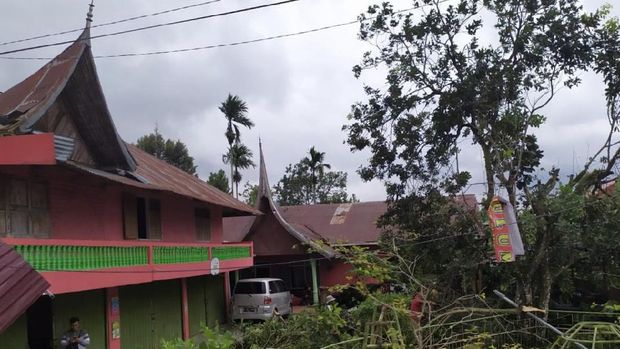 Puting Beliung Sempat Terjang Agam Sumbar, 6 Bangunan Rusak