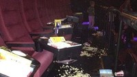 Kalau foto yang ini diambil oleh penonton bioskop, di mana ada orang tua yang membawa anak-anaknya ke dalam  dan membiarkan popcorn berjatuhan dan tidak dibersihkan. Foto: Boredpanda/Istimewa