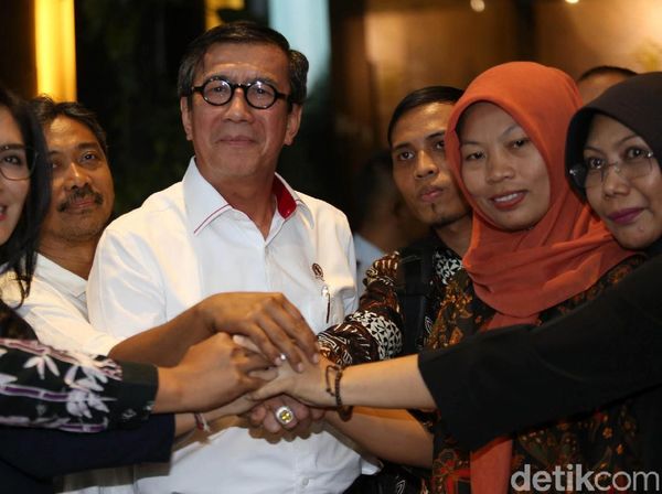 Baiq Nuril Bertemu Menkumham Yasonna Laoly Bahas Amnesti