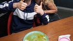Yuk Intip Pose Menggemaskan Noah Scnapp Saat Makan Ini