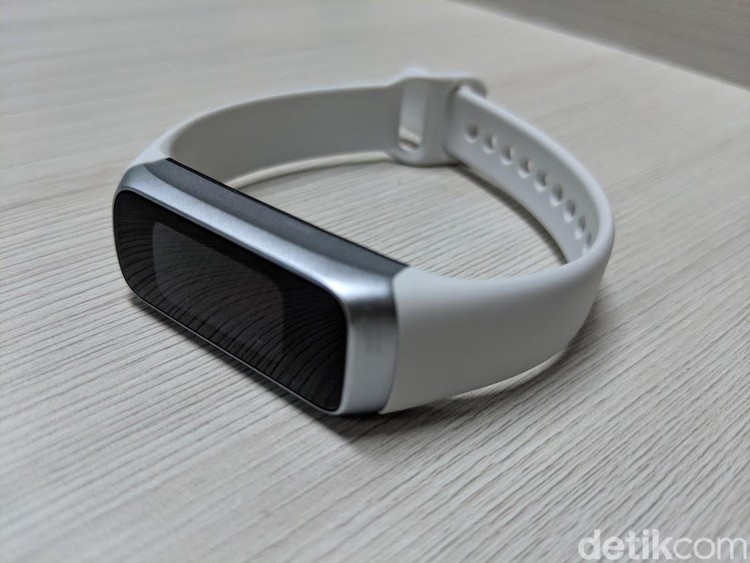 Unboxing Galaxy Fit Gelang Pintar Samsung  Pesaing Mi Band 