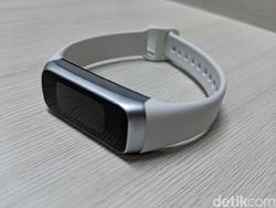 Unboxing Galaxy Fit, Gelang Pintar Samsung Pesaing Mi Band 4