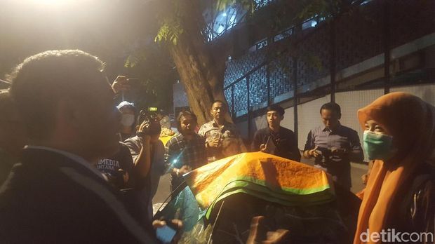 Ketua DPRD DKI Temui Pencari Suaka di Trotoar Kebon Sirih